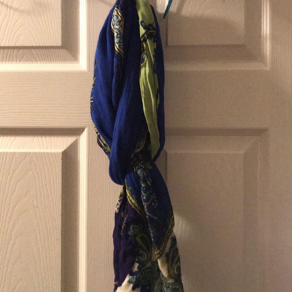 Scarf - Picture 2 of 3